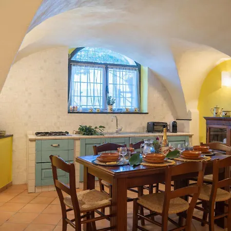 Giallo By Interhome شقة